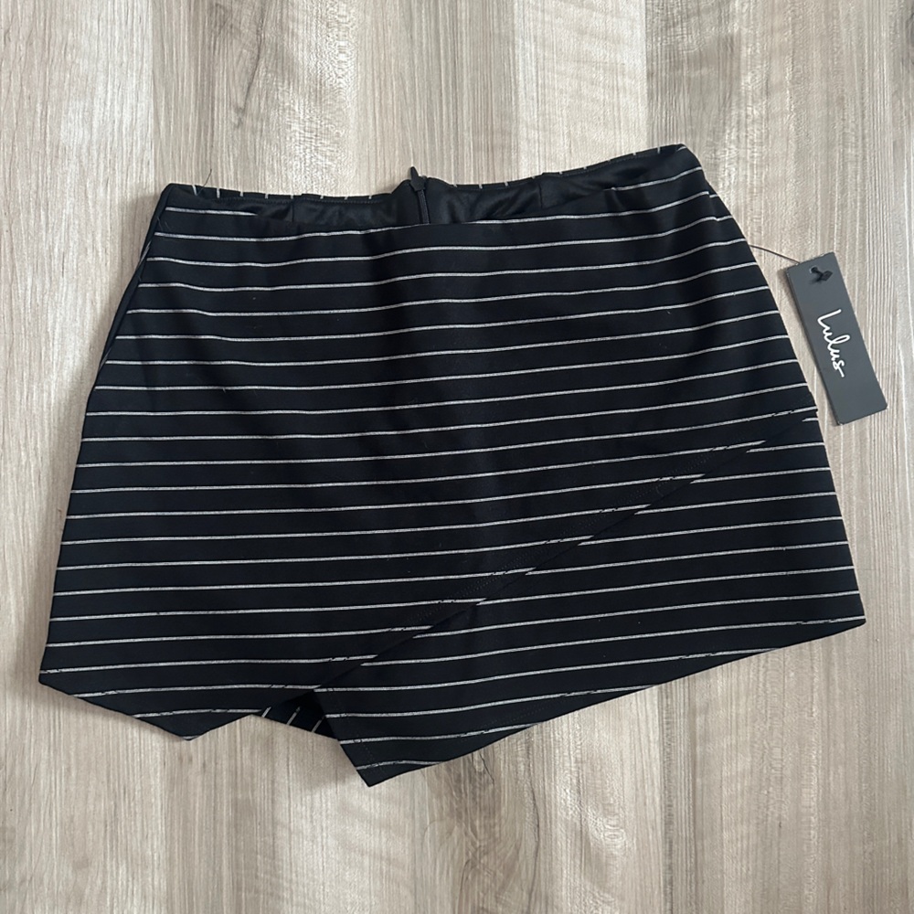 NWT Lulu's Black and White Striped Mini Skort